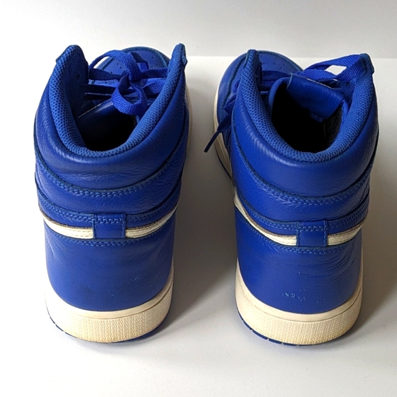 Nike Air Jordan 1 Retro Hyper Royal Sneaker - Picture 4 of 6